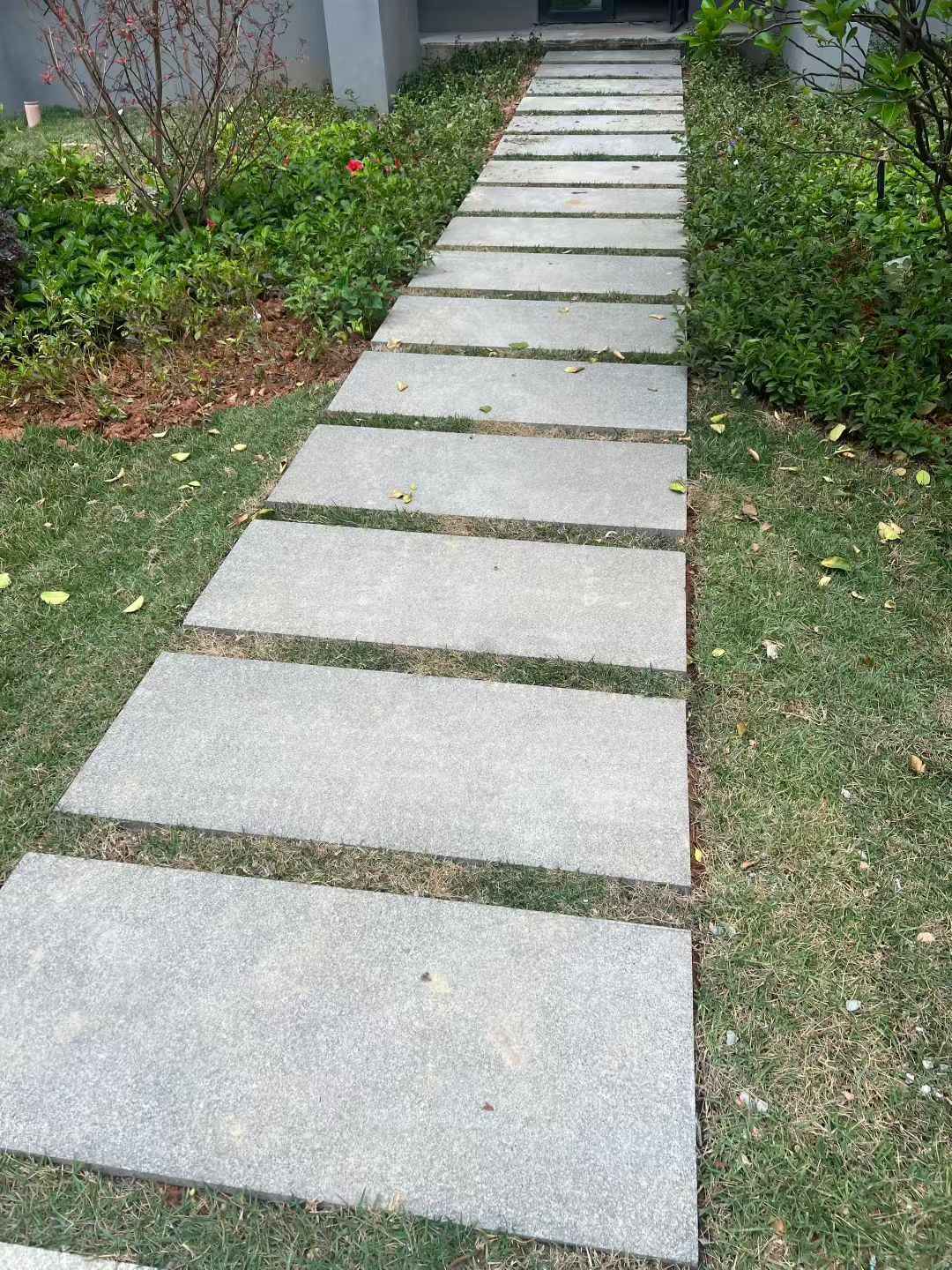 吉林市 芝麻黑小区踏步、汀步石铺装效果