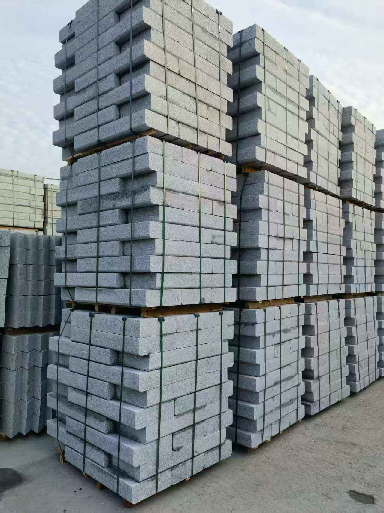 吉林市 路沿石（路侧石），颜色一致，尺寸标准